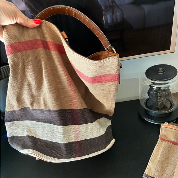 Burberry Tan and Brown Shoulder Bag with Chain Strap - Picture 2 of 4